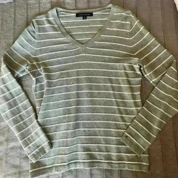 Tommy Hilfiger Tops - Comfy long sleeve v neck shirt